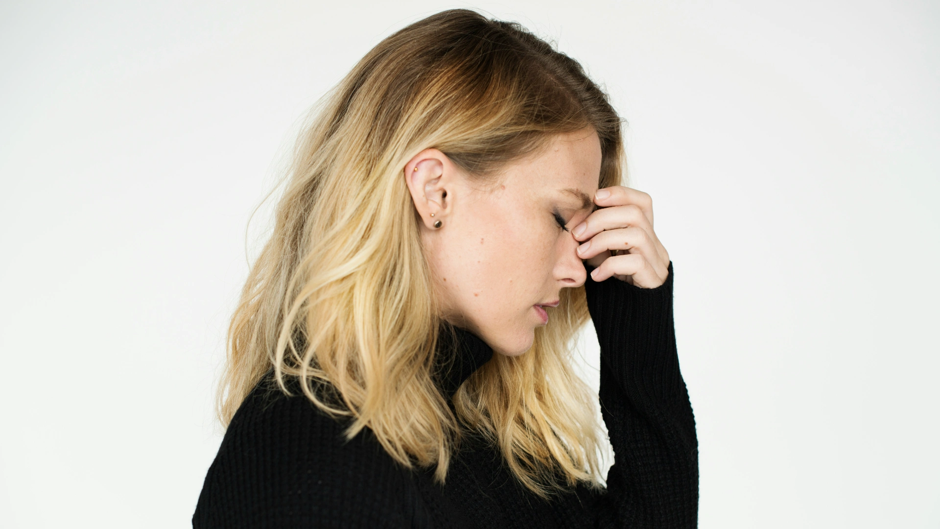 Journaling prompts for overthinking illustrated by a woman pausing in quiet reflection