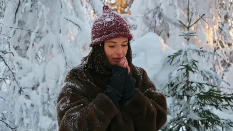 Winter Gratitude Rituals: How to Find Light and Calm in the Dark Season