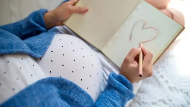 Journaling for New Moms: A 5-Minute Practice for Overwhelmed Days